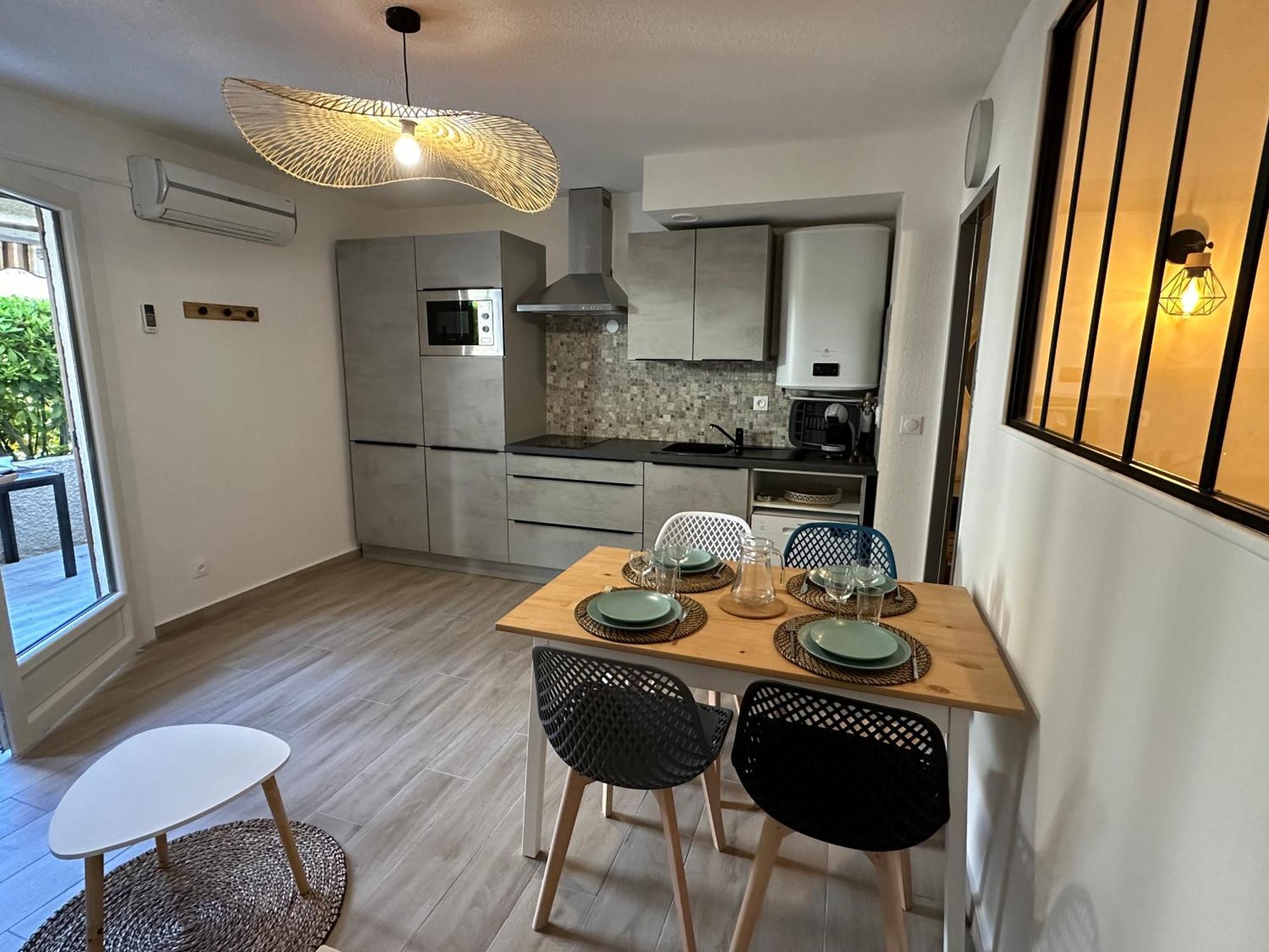 Appartement Climatise Avec Chambre Et Parking Privatif Locations Vld Camargue Les Les Saintes-Maries-de-la-Mer Extérieur photo