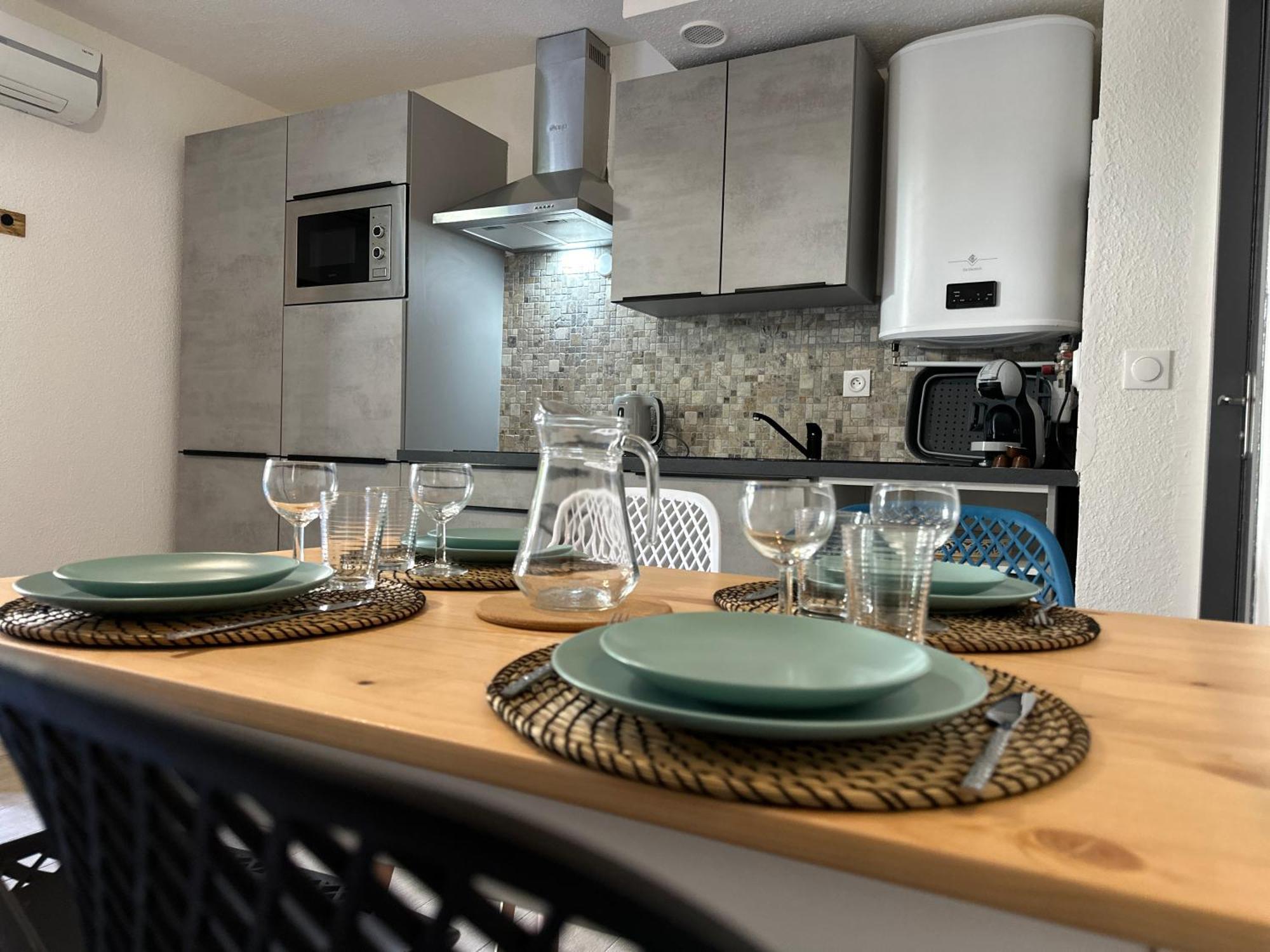 Appartement Climatise Avec Chambre Et Parking Privatif Locations Vld Camargue Les Les Saintes-Maries-de-la-Mer Extérieur photo